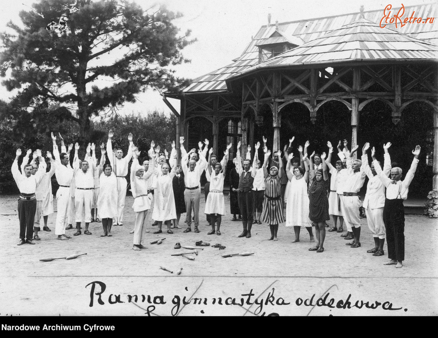 Косов - Косів.  Лічниця доктора Тарнавського.  Відпочивальники під час гімнастики.