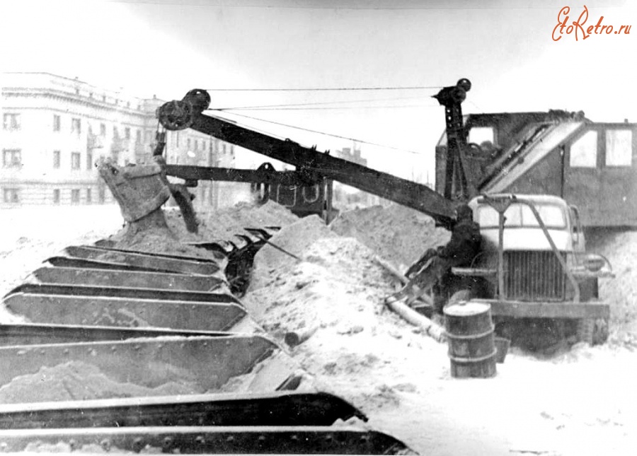 Северодонецк - 1950 г.Работа ж.д.транспорта в сочетаниис экскаватором на земляних работах.