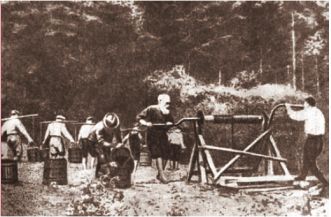 Борислав - Борислав. Добування нафти ручним способом на бориславських промислах.