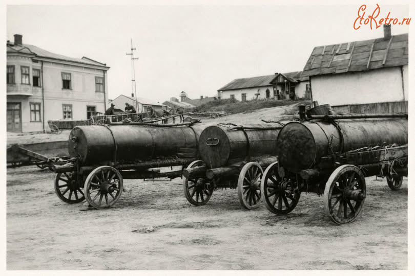 Борислав - Борислав.  Нафтові цистерни на дерев