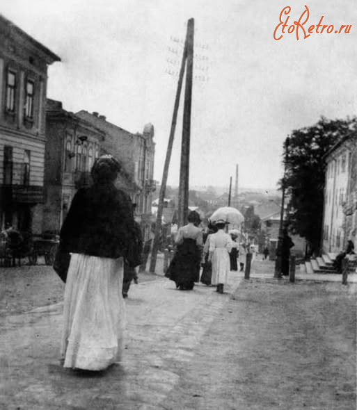 Дрогобыч - Дрогобич.  Спуск на вул.Трускавецьку. Справа церква св.Трійці.