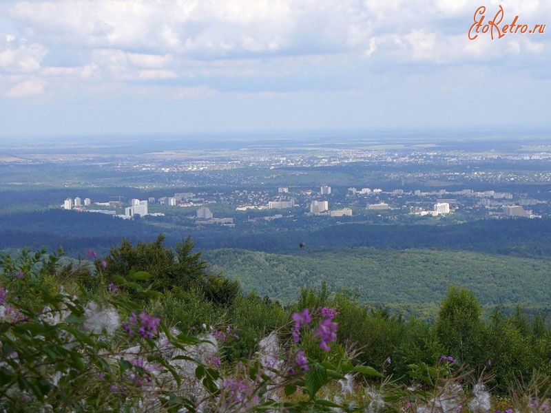 Трускавец - Трускавець. Вид  Трускавця  з  Карпатських гір.