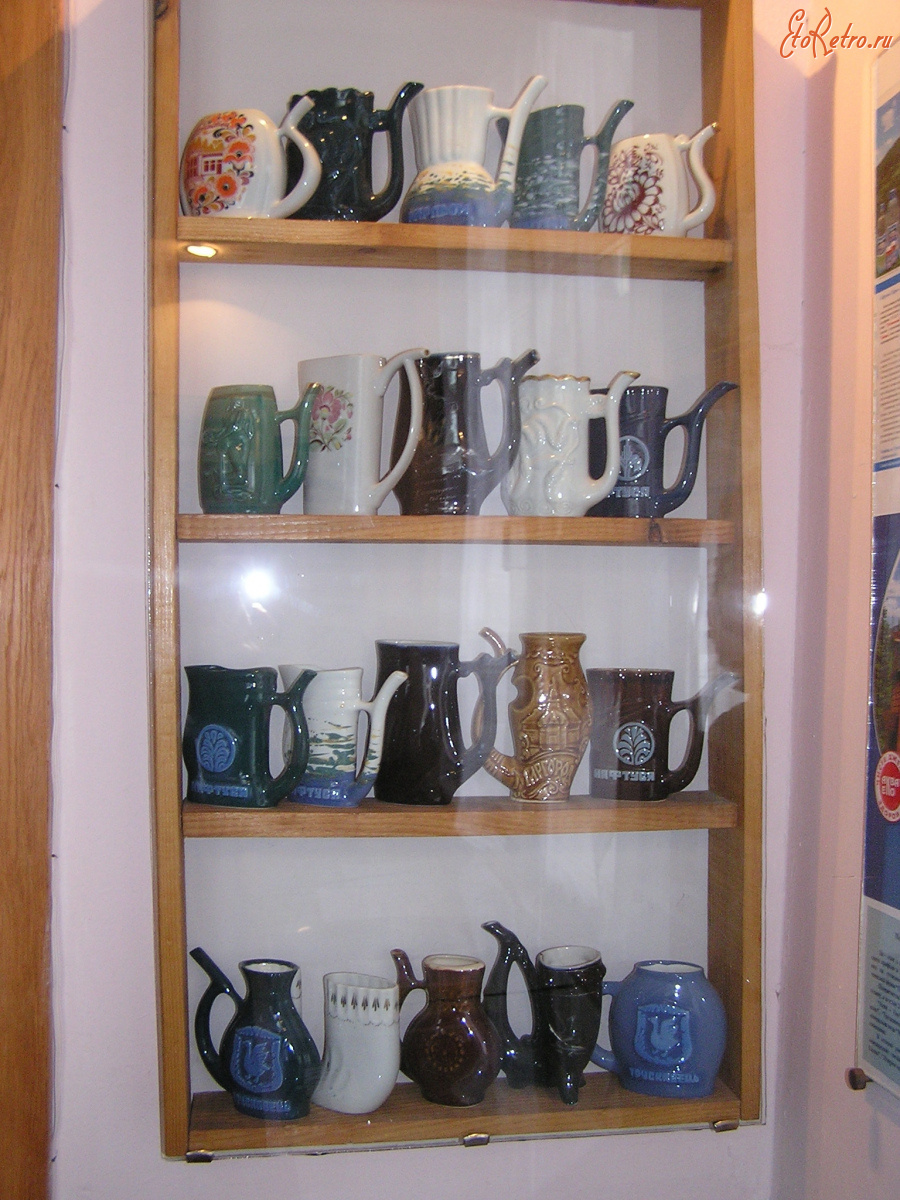 Трускавец - Трускавець.  Різновиди поїльників для мінеральної води із зображенням курорту Трускавець.