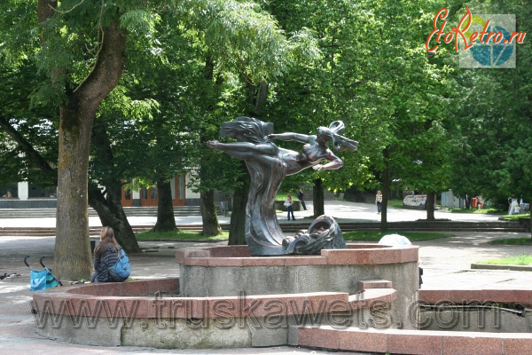 Трускавец - Трускавець.  Скульптурна композиція біля бювета №1.