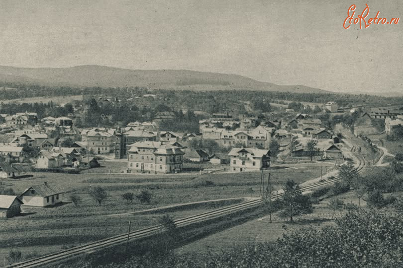 Трускавец - Вид Трускавця. Внизу залізнична колія із старим вокзалом.