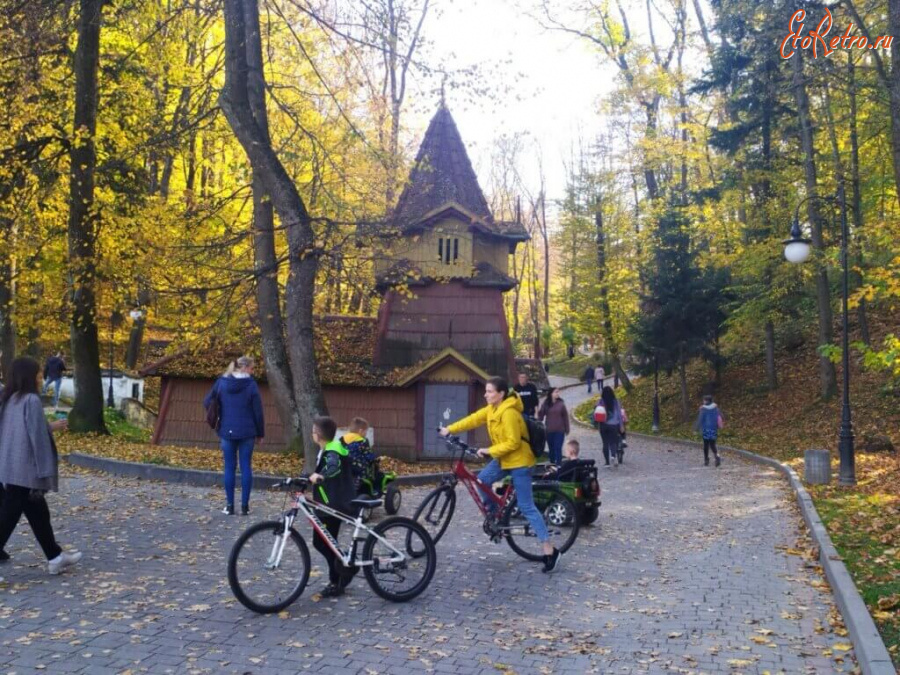 Трускавец - Трускавець. В курортному парку і джерело 