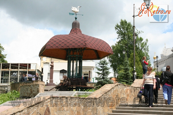 Трускавец - Трускавець.  Альтанка для відпочинку, біля церкви св. Миколая.