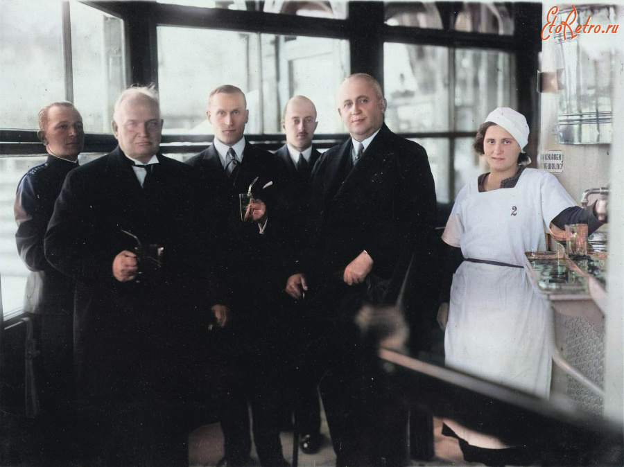 Трускавец - Трускавець.  Президент Естонії К.Пятс в компанії з Раймундом Ярошем біля джерела 