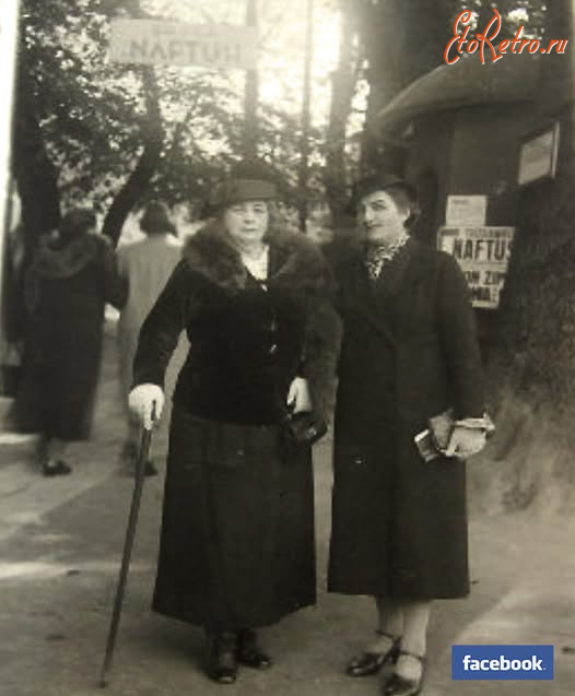 Трускавец - Трускавець. Відпочивальниці на дорозі до джерела 