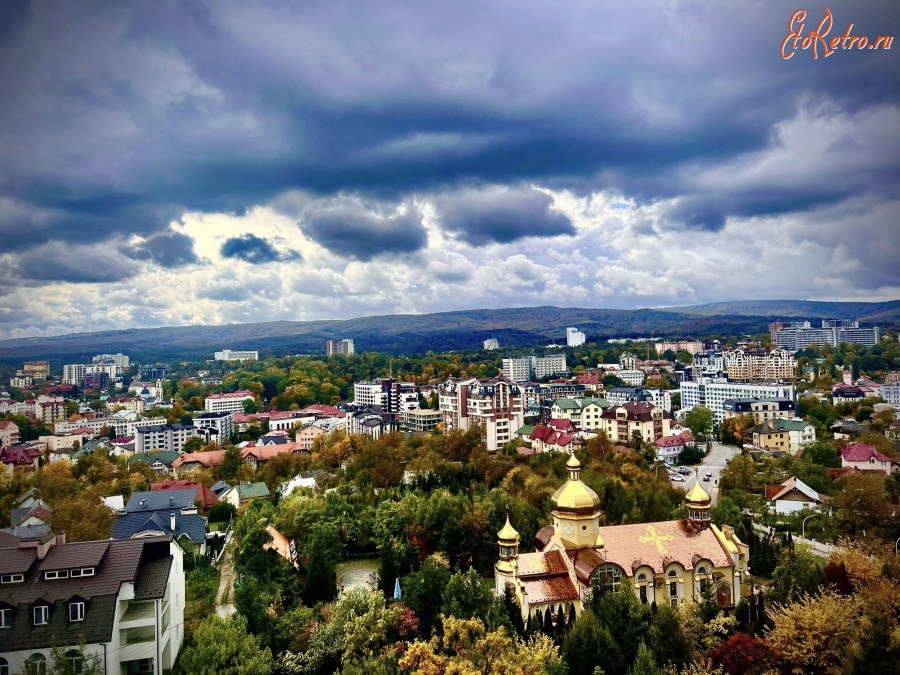 Трускавец - Трускавець.  Загальний вид від церкви Покрови.