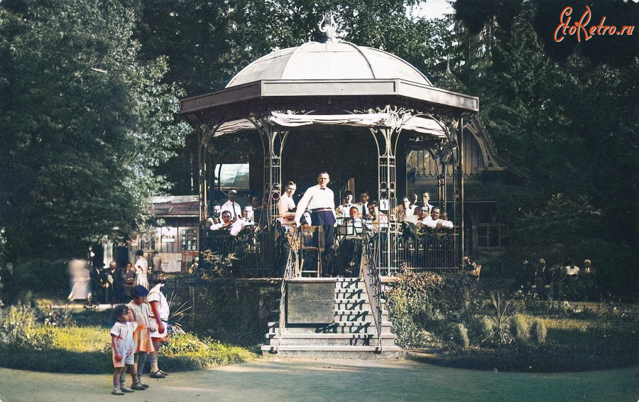 Трускавец - Трускавець.курорт.  Музичний павільйон з оркестром.