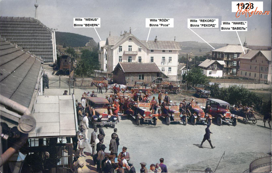 Трускавец - Трускавець.  Стоянка автомобілей для відпочиваючих біля залізничного вокзалу.