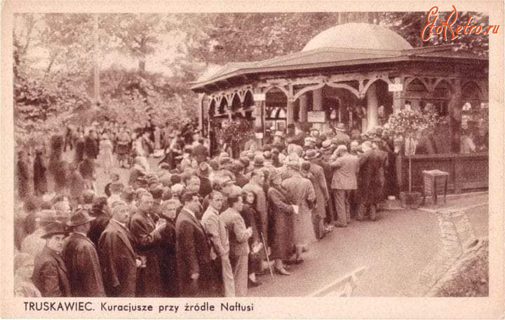 Трускавец - Трускавець.  Курортники при джерелі 
