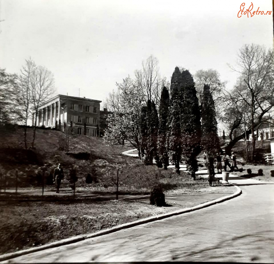Трускавец - Трускавець.  Територія санаторію 