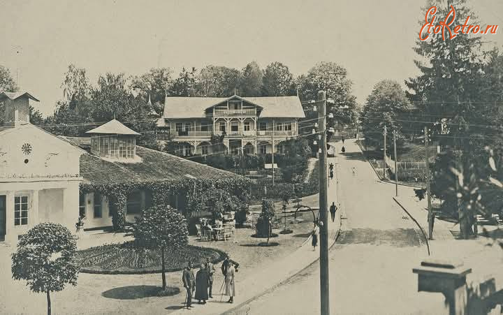 Трускавец - Трускавець. В центрі курорта. Зліва- курортний клуб.