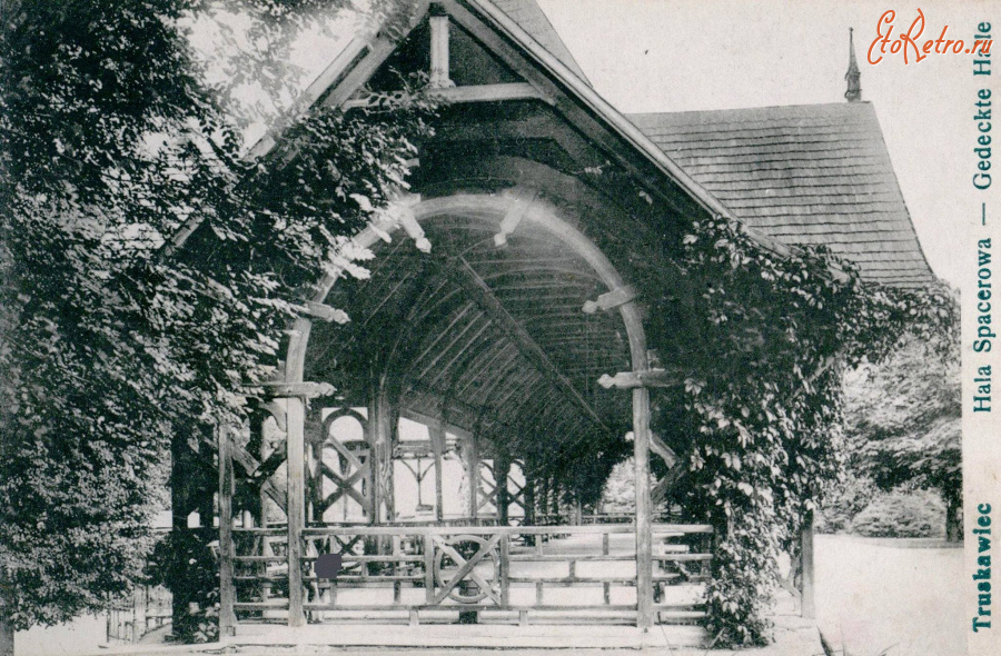 Трускавец - Трускавець. Крита галерея в курортному парку біля джерела 