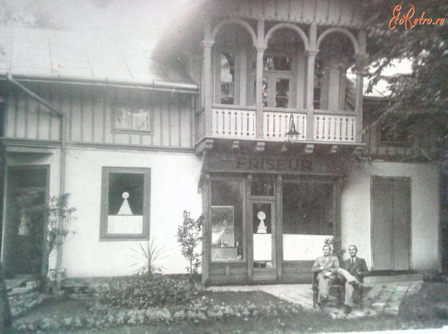 Трускавец - Трускавець.  Колишня вілла-перукарня в парку.