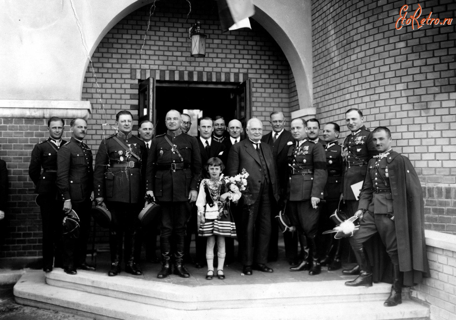 Трускавец - Трускавець. Президент Естонії Константин Пятс перед офіцерським відпочинковим будинком.