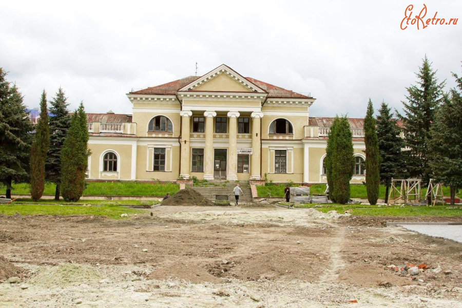 Трускавец - Трускавець.  Вид на водолікарню.