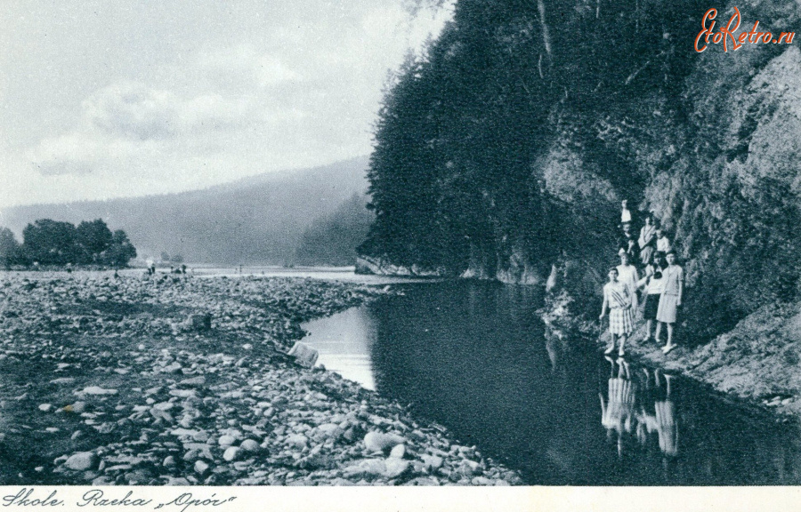 Сколе - Сколе.  Річка Опір з відпочивальниками.