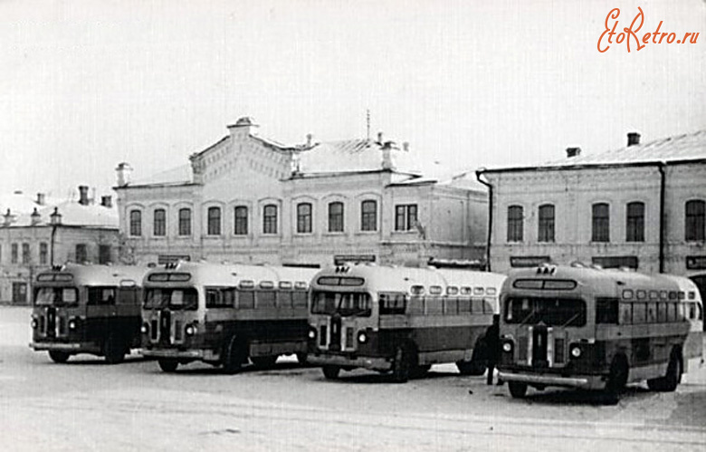 Вязники - Базарная площадь. Автобусы ЗиС 155 у автовокзала.