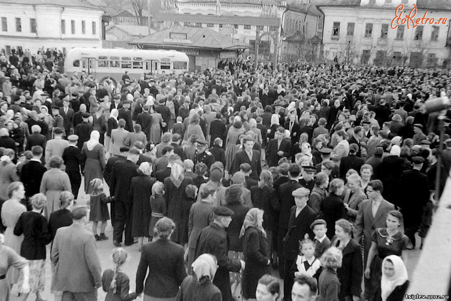 Вязники - Первомай на Базарной площади.