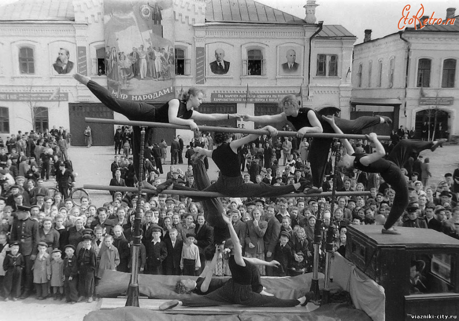 Вязники - Базарная площадь. Первомайская демонстрация.