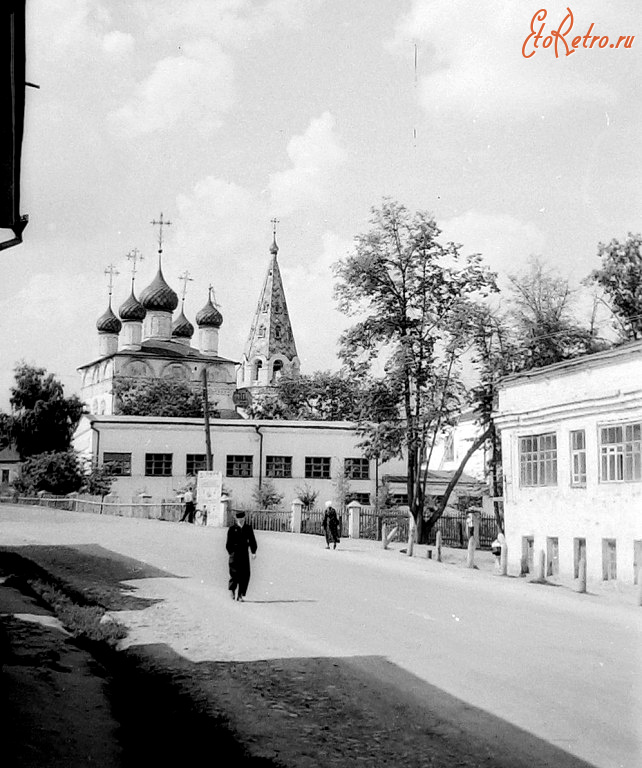 Вязники - Вид на Благовещенский монастырь с Советской улицы.