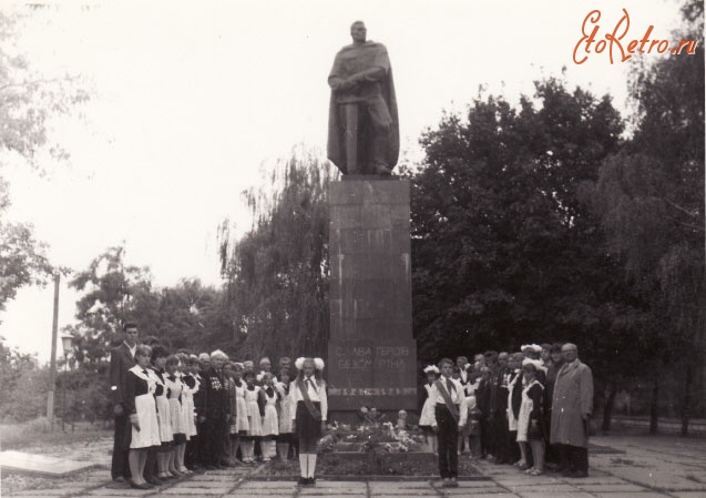 Диканька - Памятник погибшим воинам