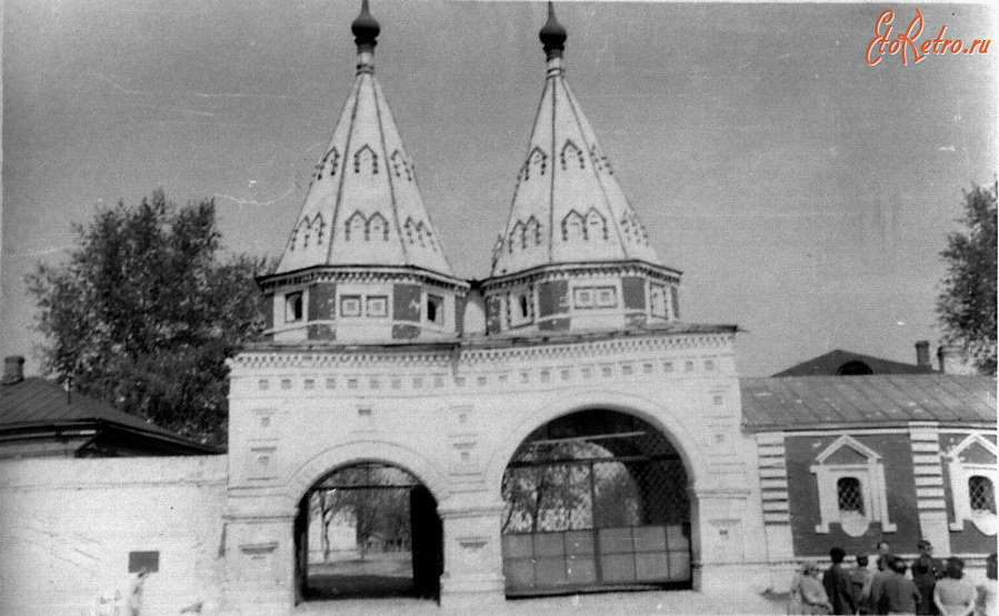 Суздаль - Святые ворота Ризоположенского монастыря.