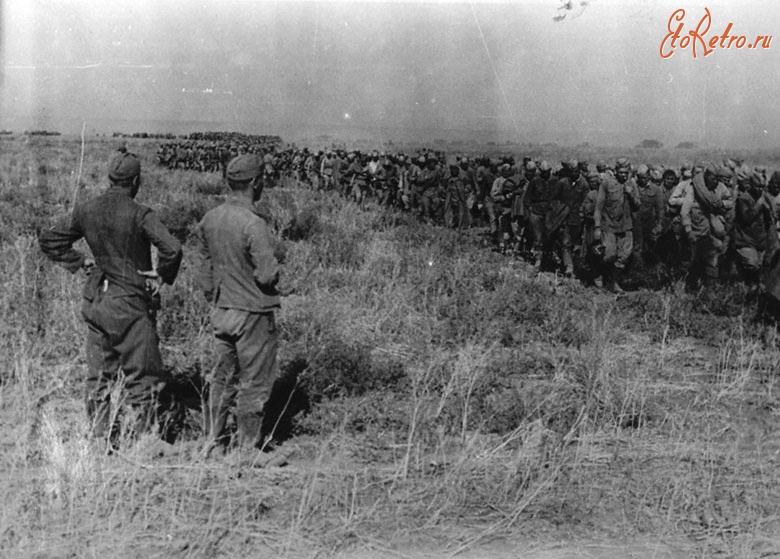 Волгоградская область - Группа пленных советских солдат под Сталинградом