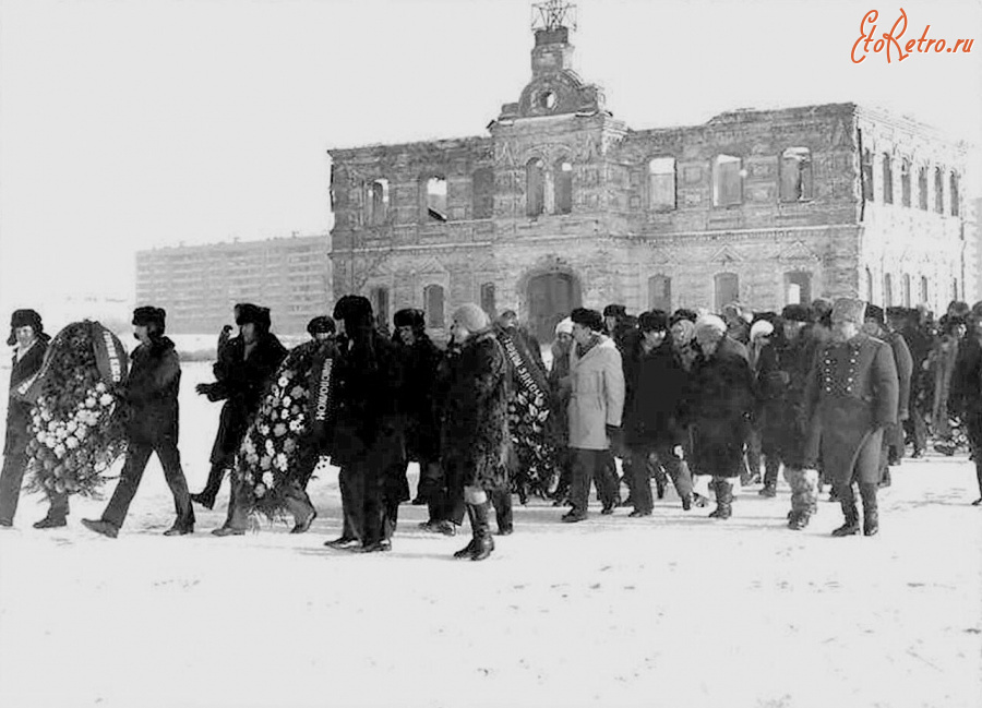 Волжский - Возложение венков.