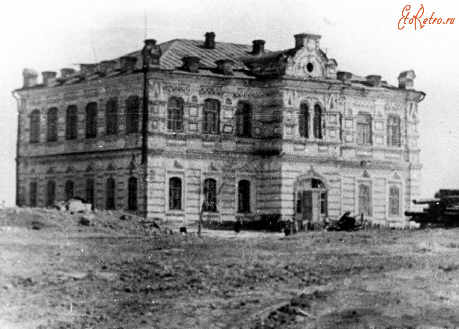 Волжский - Здание школы села Безродное.