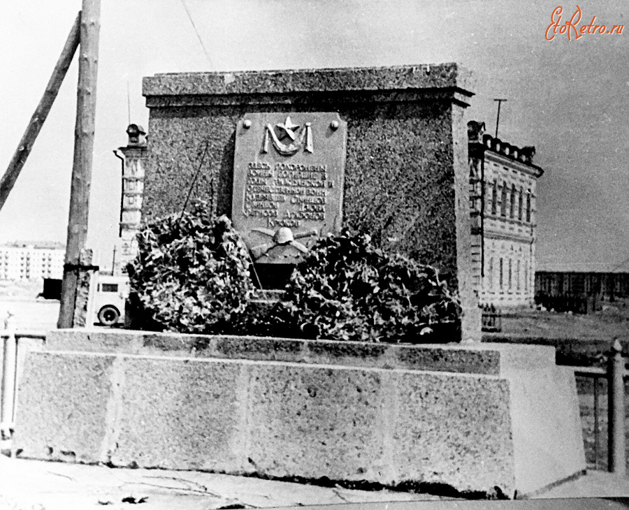 Волжский - Памятник на братской могиле погибших в годы Гражданской и ВОВ в селе Верхняя Ахтуба.