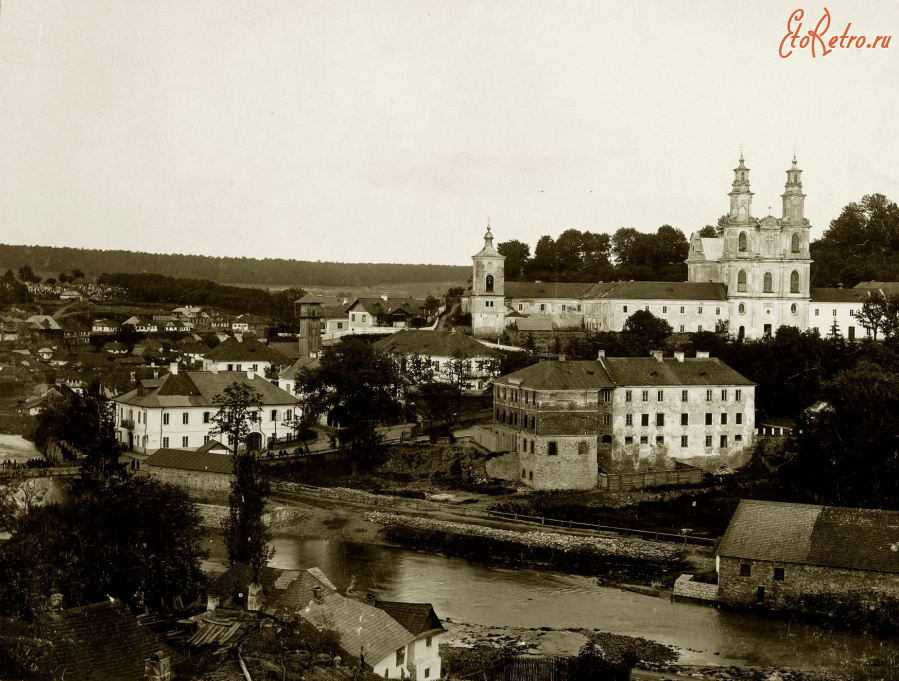 Бучач - Бучач.  Вигляд на Василіанський монастир з Воздвиженською церквою.