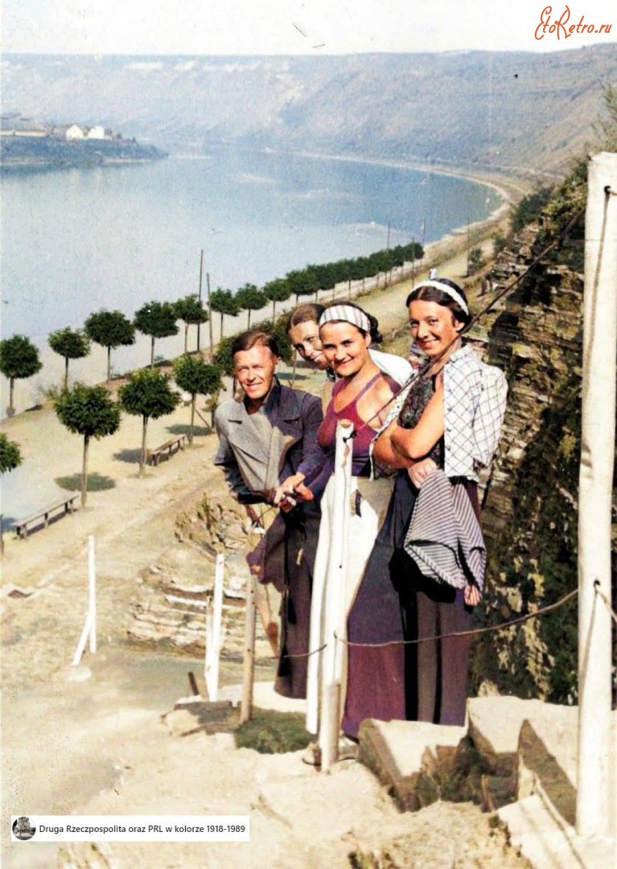 Залещики - Заліщики.  Відпочивальники  на набережній Дністра.