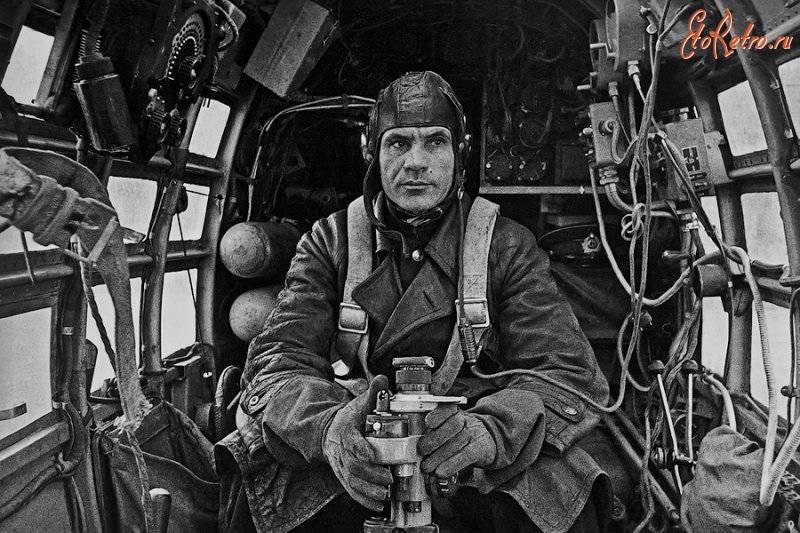 Севастополь - Бомбардировщик в небе над Севастополем, 1944