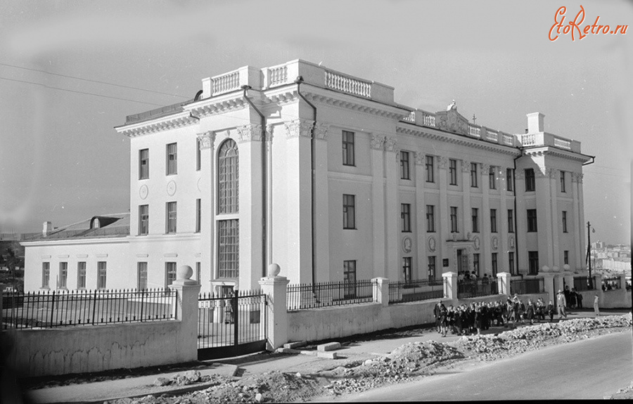 Севастополь - Средняя школа № 19 Корабельного района на пл. Жерве