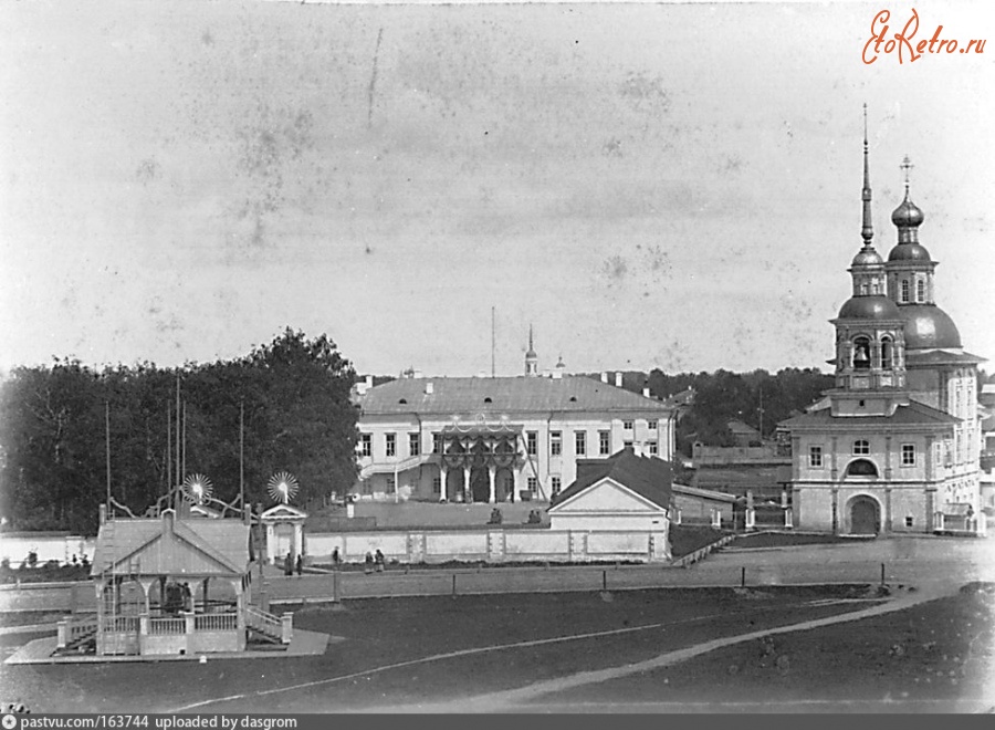 Вологда - Плацпарадная площадь и дом Губернатора