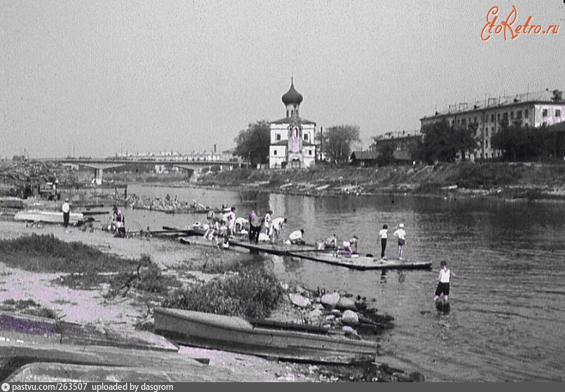 Вологда - Вид на церковь Андрея Первозванного и мост 800-летия