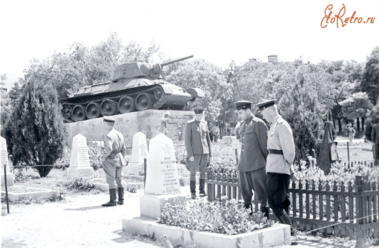 Симферополь - Могилы танкистов, павших в боях за Крым ,Симферополь 1945 г.