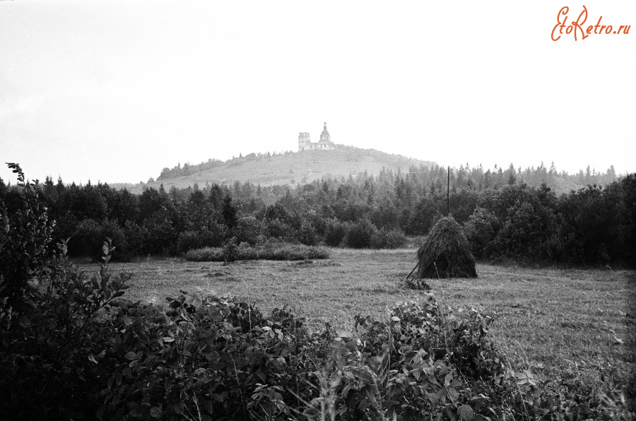 Белозерск - Шужгора. Вид на Спасо-Преображенскую Даниило-Шужгорскую церковь.