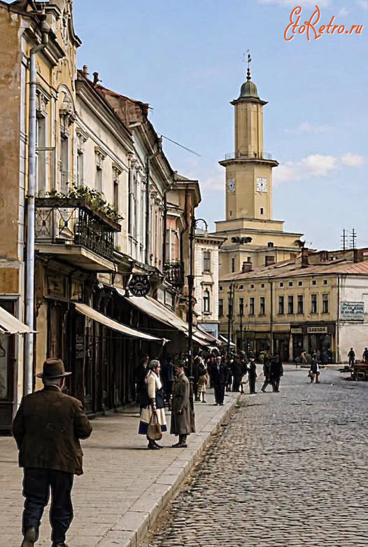 Ивано-Франковск - Івано-Франківськ.  Початок вулиці Галицької ( Карпінського).