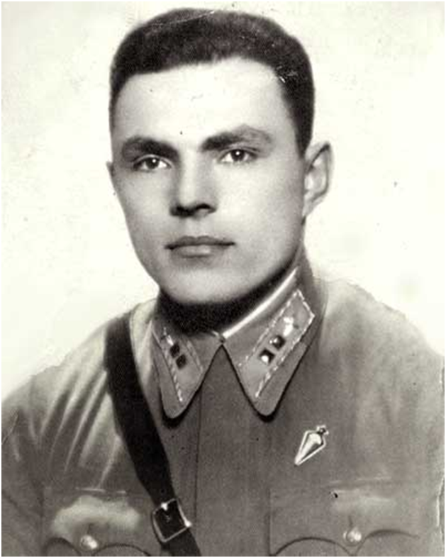 Семилуки - Лейтенант Иван Алексеевич Сироткин во время службы в 312 РАП. 1940 г. Рига