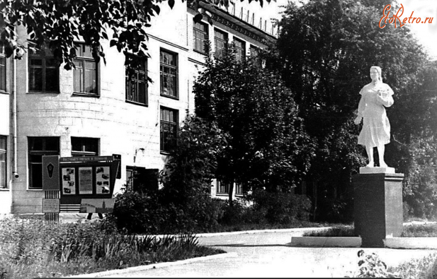 Семилуки - Средняя школа №1.