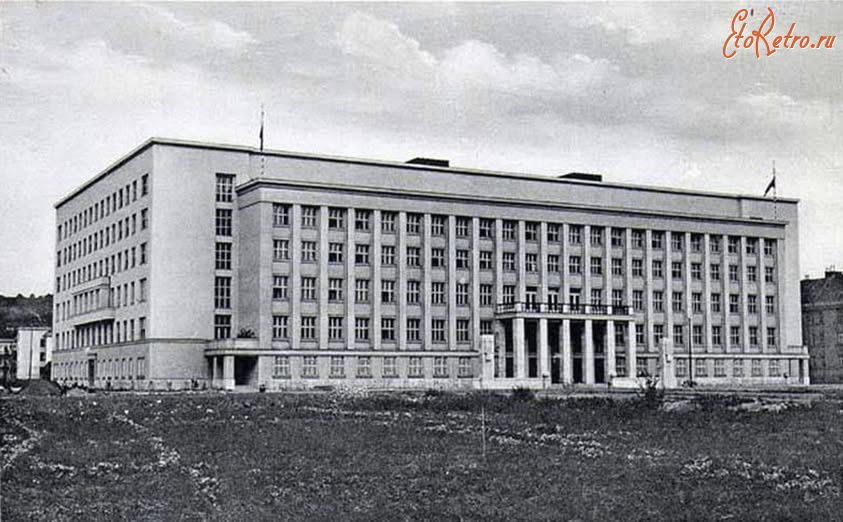 Ужгород - Давній Ужгород. Будинок земельного уряду.