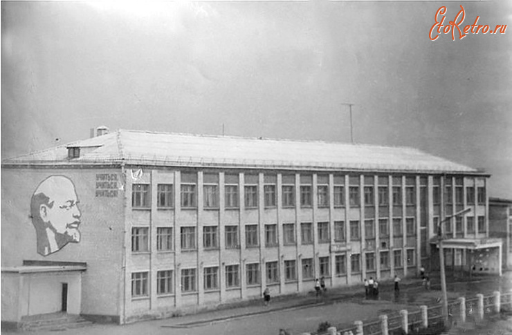 Эртиль - Село Ростоши. Эртильский р-н. Средняя школа.