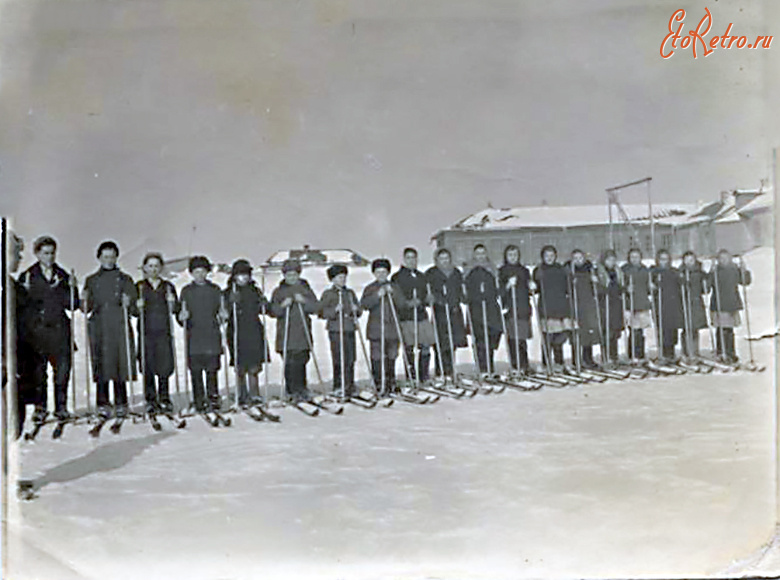 Эртиль - Урок физкультуры в Ростошинской восмилетней школе.