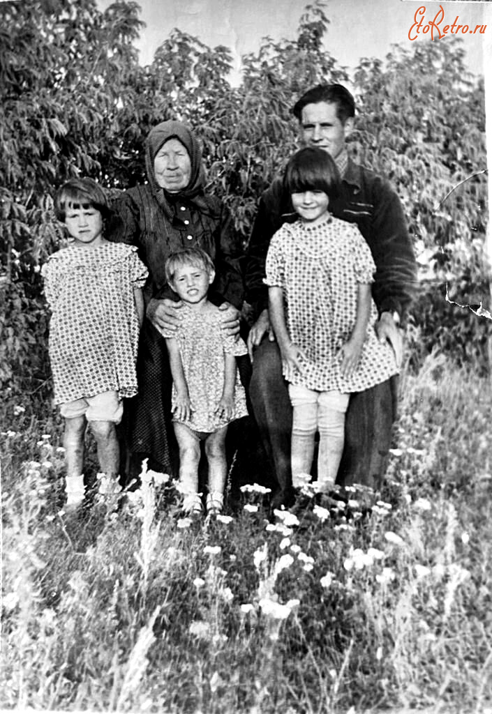 Эртиль - Семья Волковых из села Ростоши.