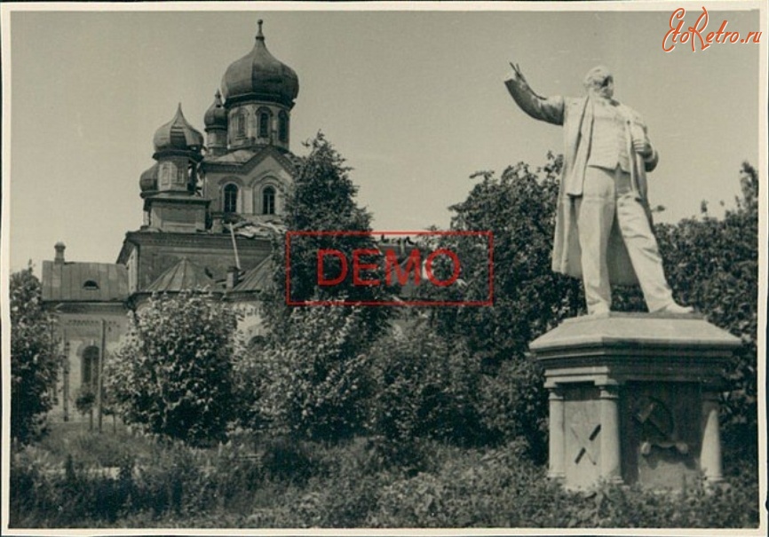 Бобруйск - Памятник Ленину в Бобруйске на фоне Свято-Никольского собора (храм Св. Николая-Чудотворца) во время немецкой оккупации 1941 году